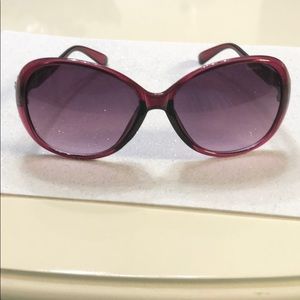 Pair or burgundy large sunglasses